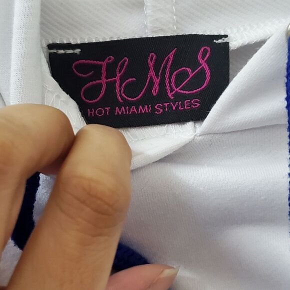 White Long Sleeve Crop Top Hoodie with Corset and Lace-Up Open Back - Picture 4 of 10